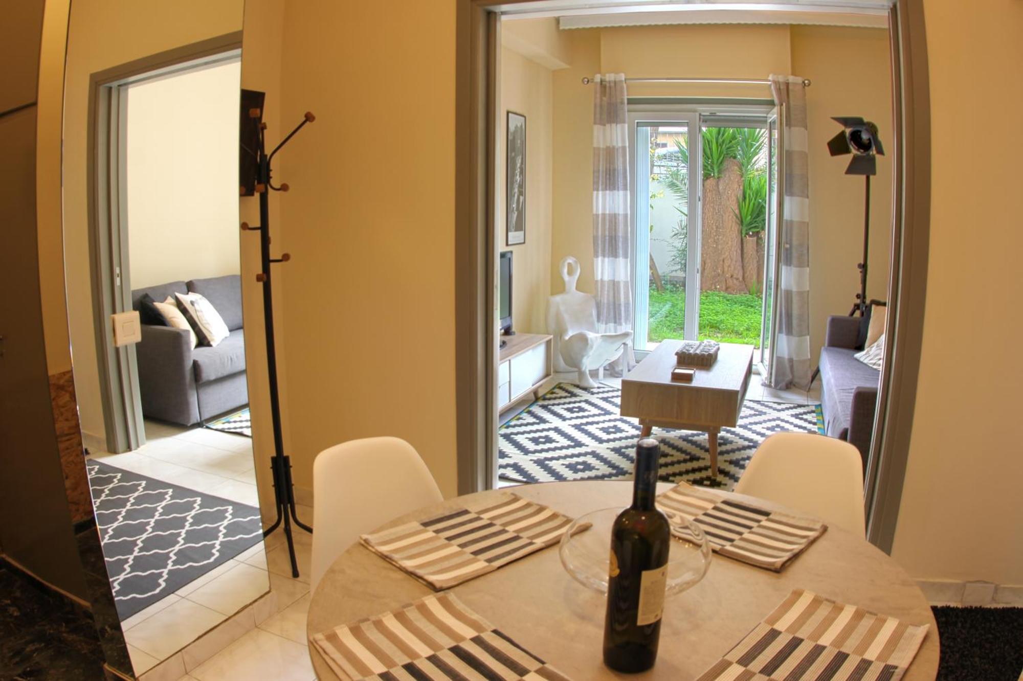 Stylish City Center Garden Apartment Athen Eksteriør bilde